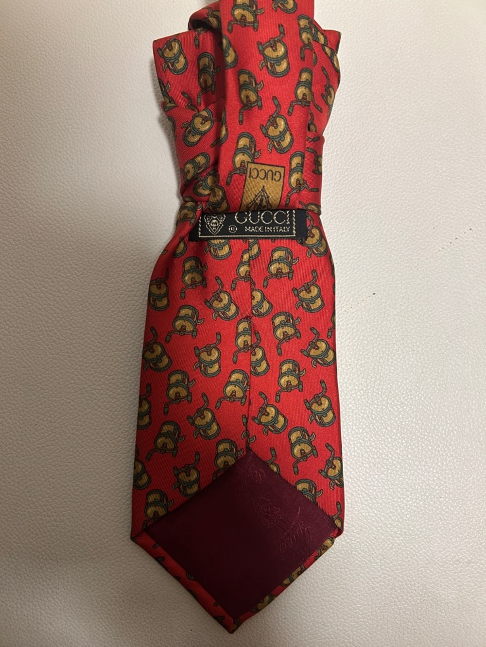 GUCCI Red Patterned Necktie with LOVE Pin - Picture 8 of 14